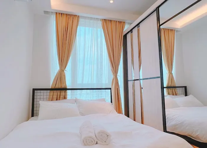 Ipoh Modern Cozy W Balcony -8Pax- 3 Free Parking By Aftertea Home