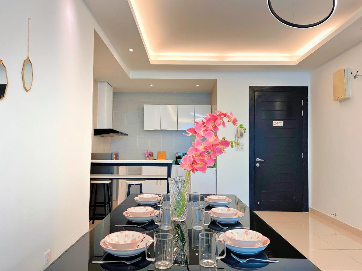 Modern Cozy W Balcony -8pax- 3 Free Parking By Aftertea Apartment