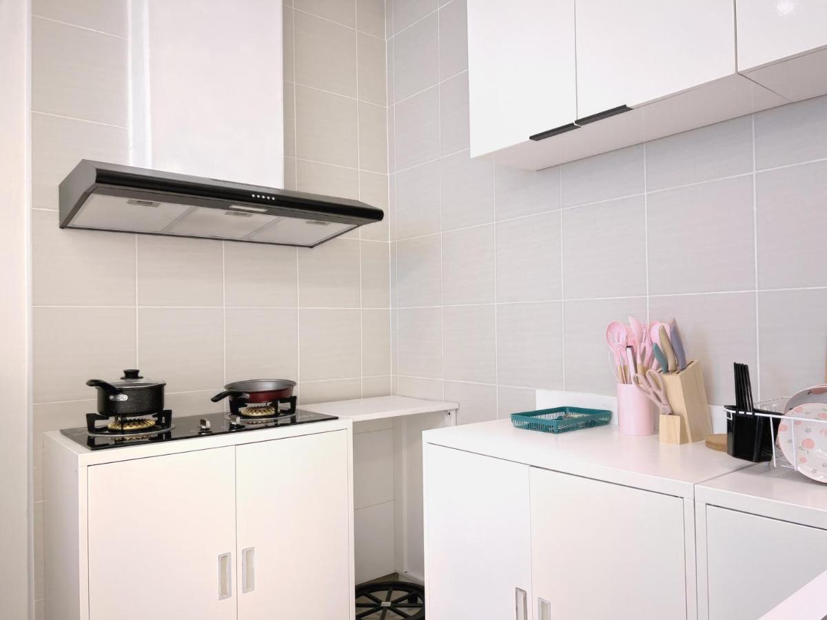Modern Cozy W Balcony -8pax- 3 Free Parking By Aftertea Apartment *