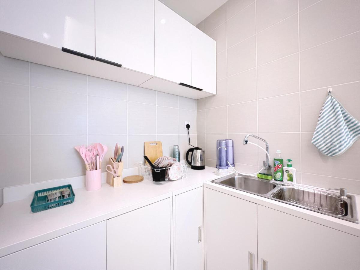 Modern Cozy W Balcony -8pax- 3 Free Parking By Aftertea Apartment